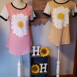 Daisy print tee with vintage neck & sleeve detail